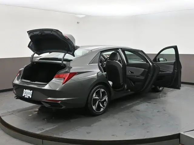2022 Hyundai Elantra Ultimate Tech Leather, Sunroof, Apple/Andro - Photo 48