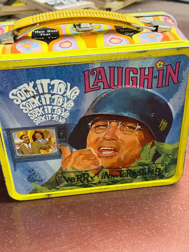 Vintage 1968 Lunch Box Rowen & Martins Laugh In - Photo 2