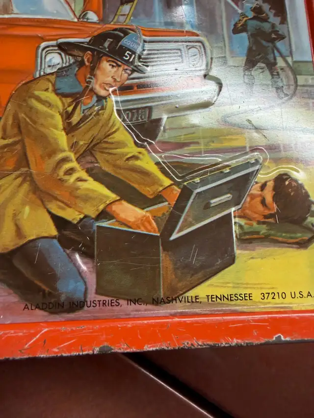 Vintage 1973 Emergency Lunch Box with Thermos - Photo 5