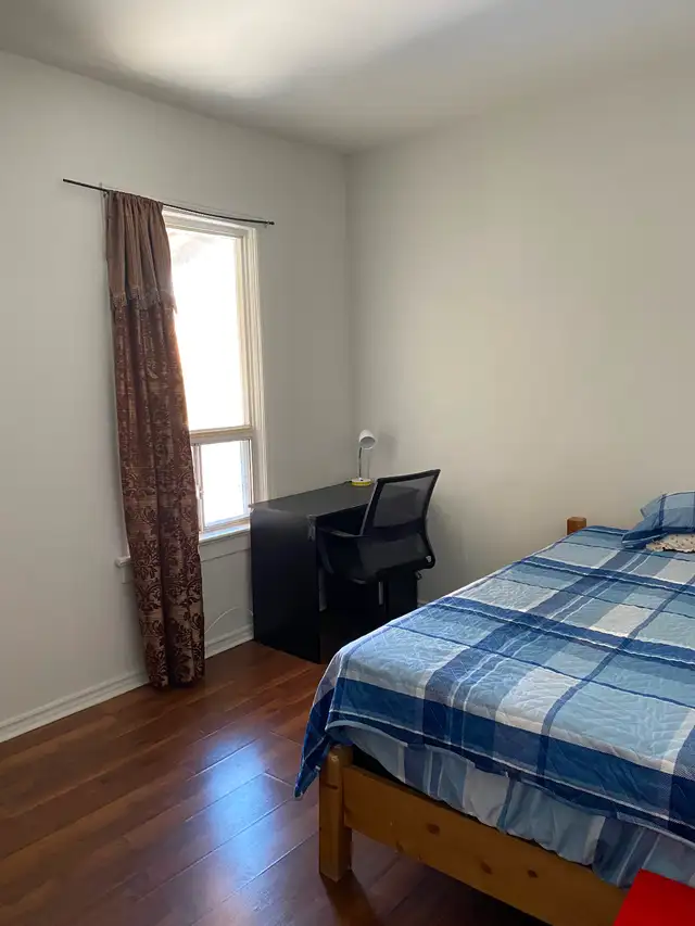 Cozy room in eastyork available from June 1st .single/couple