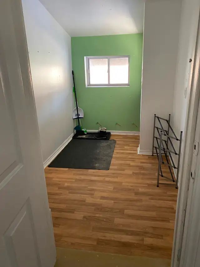 Cozy room in eastyork available from June 1st .single/couple - Photo 3