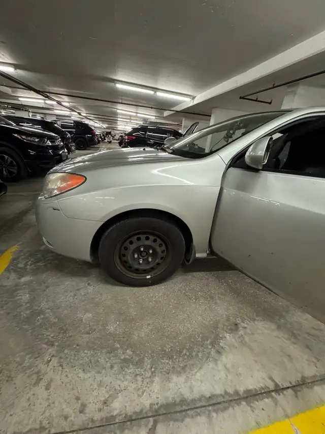 Underground parked 2007 Hyundai ELANTRA - Photo 2