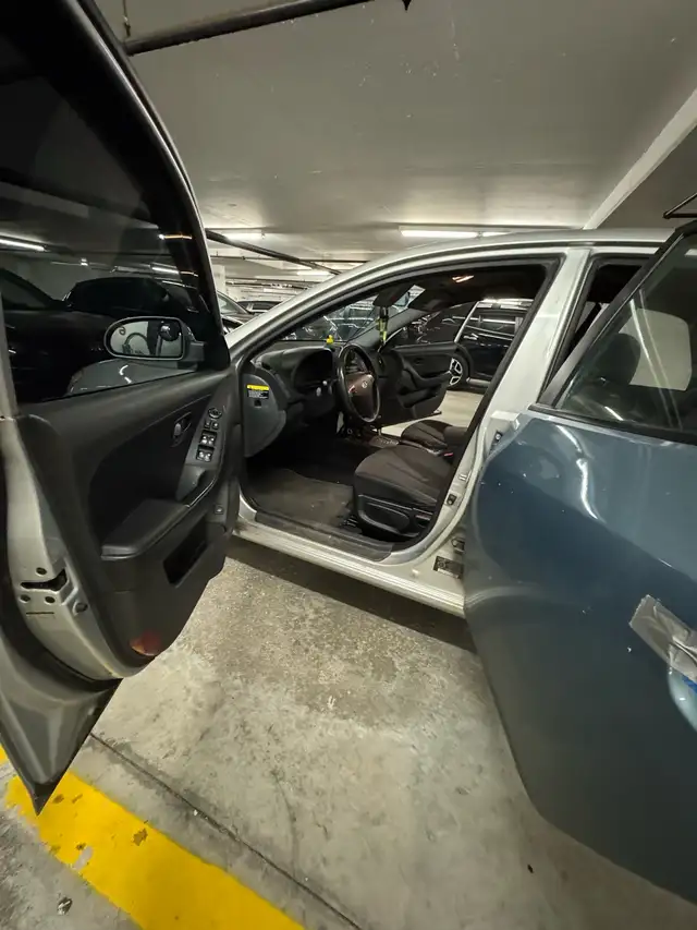 Underground parked 2007 Hyundai ELANTRA - Photo 5