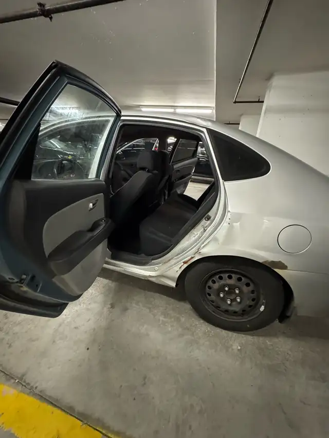 Underground parked 2007 Hyundai ELANTRA - Photo 6