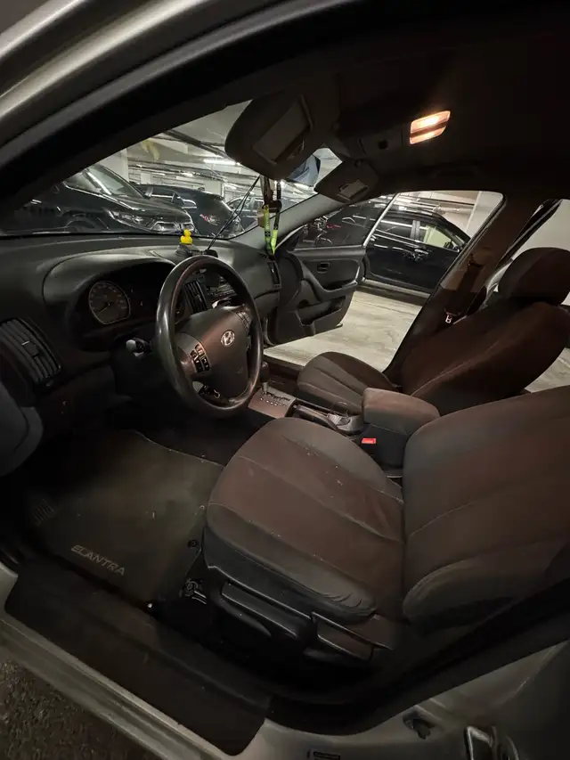 Underground parked 2007 Hyundai ELANTRA - Photo 9