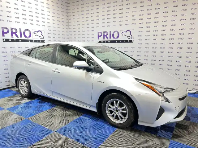 2016 Toyota Prius - Photo 7