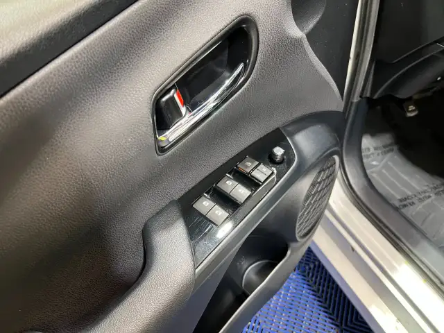 2016 Toyota Prius - Photo 11