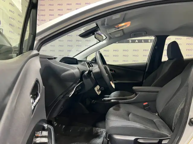 2016 Toyota Prius - Photo 13