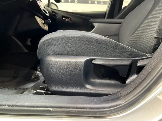 2016 Toyota Prius - Photo 14