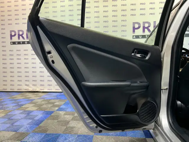 2016 Toyota Prius - Photo 15