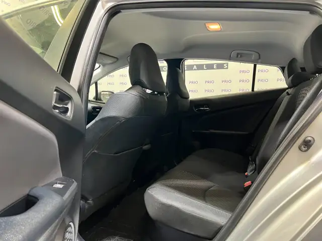 2016 Toyota Prius - Photo 17