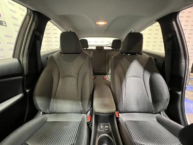 2016 Toyota Prius - Photo 19