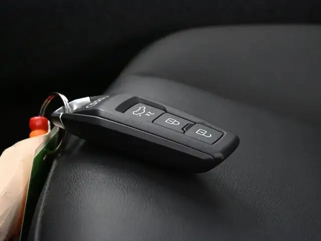 2025 Audi Q5 PROGRESSIVE AWD | SUNROOF | NAVIGATION LOW ,MILEAGE - Photo 5