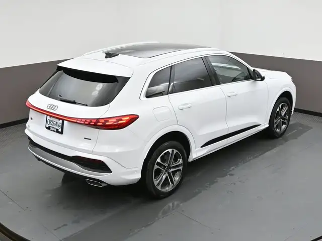 2025 Audi Q5 PROGRESSIVE AWD | SUNROOF | NAVIGATION LOW ,MILEAGE - Photo 45