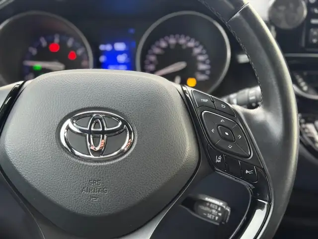 2018 Toyota C-HR XLE - Photo 17