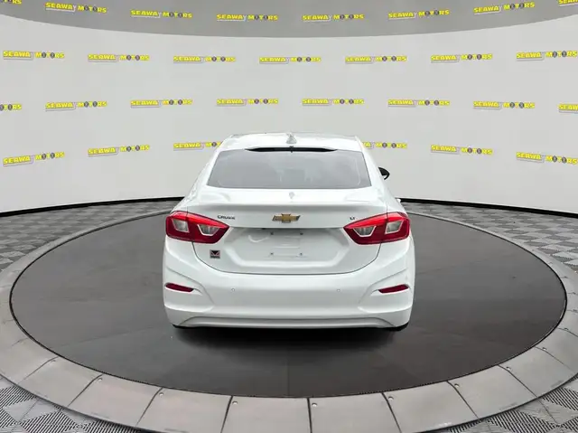 2017 Chevrolet Cruze LT - Photo 4