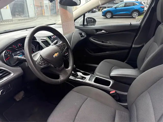 2017 Chevrolet Cruze LT - Photo 9
