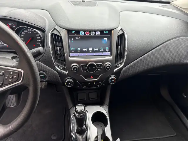 2017 Chevrolet Cruze LT - Photo 12