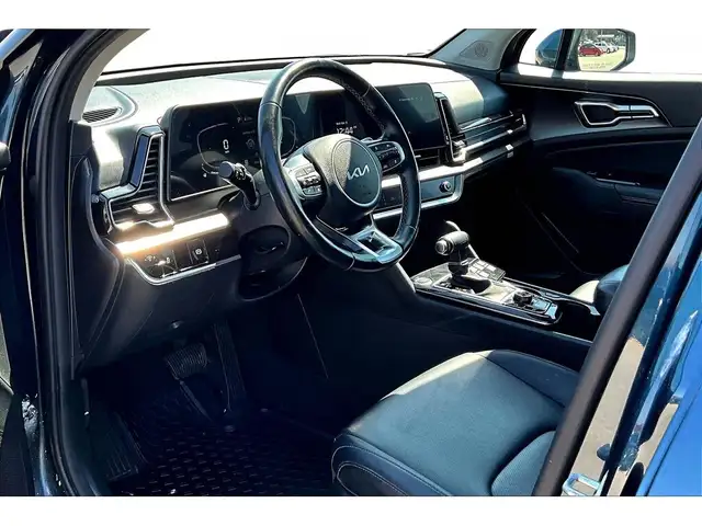 2023 Kia Sportage AWD | LEATHER | PANORAMIC SUNROOF | BLIND SPOT - Photo 2