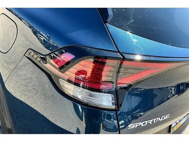 2023 Kia Sportage AWD | LEATHER | PANORAMIC SUNROOF | BLIND SPOT - Photo 9