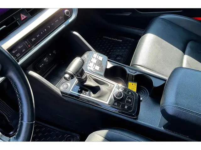 2023 Kia Sportage AWD | LEATHER | PANORAMIC SUNROOF | BLIND SPOT - Photo 16
