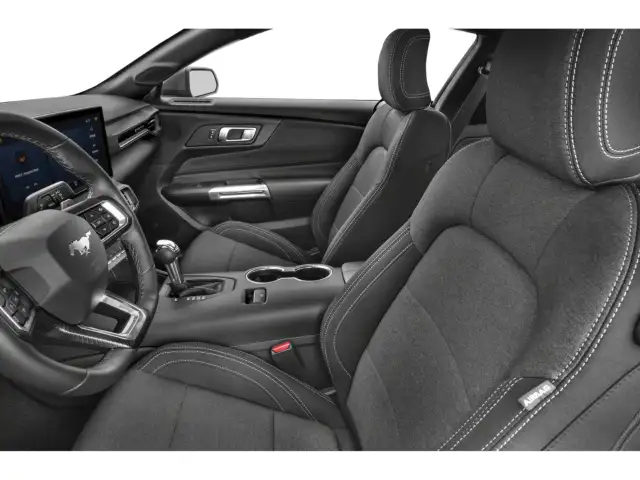 2026 Ford Mustang - Photo 6