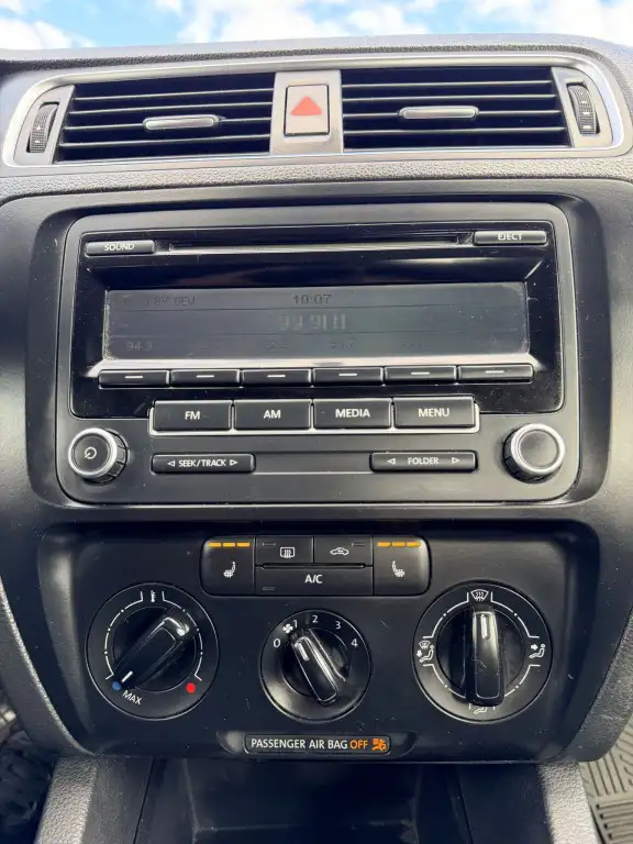 2013 Volkswagen Jetta Sedan 4dr 2.5L Sportline - Photo 6