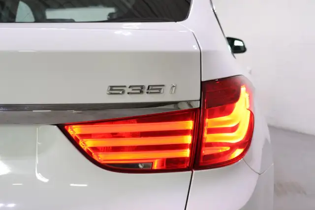 2011 BMW 535i xDrive Gran Turismo | CLEAN CARFAX | NEW ARRIVAL - Photo 11