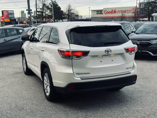 2015 Toyota Highlander AWD 4dr LE - Photo 3