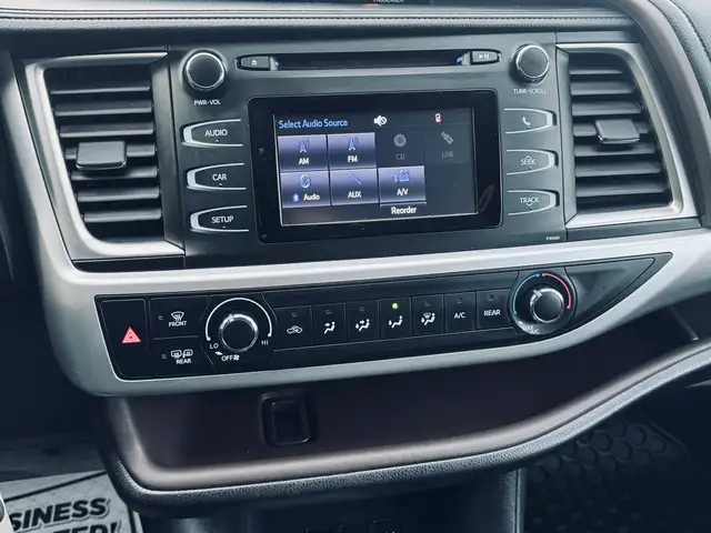 2015 Toyota Highlander AWD 4dr LE - Photo 11