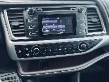 2015 Toyota Highlander AWD 4dr LE - Photo 11