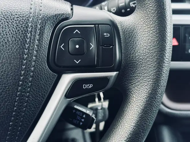 2015 Toyota Highlander AWD 4dr LE - Photo 15