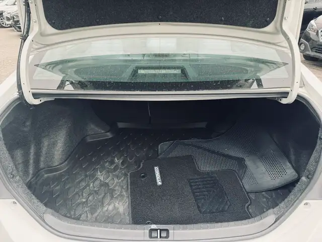 2015 Toyota Corolla LE - Photo 5