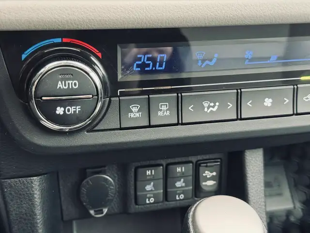 2015 Toyota Corolla LE - Photo 12