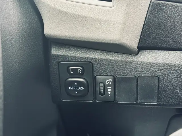 2015 Toyota Corolla LE - Photo 17