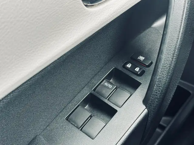 2015 Toyota Corolla LE - Photo 18