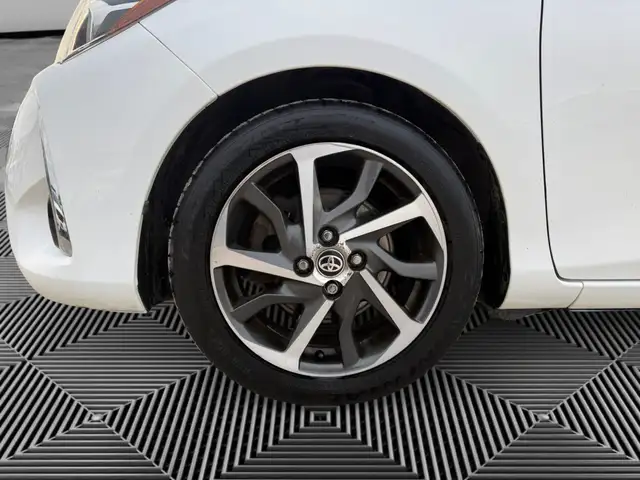 2018 Toyota Yaris SE | CLEAN CARFAX | ONE-OWNER | BACK-UP CAM | - Photo 9
