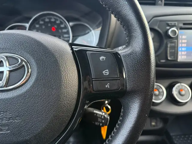 2018 Toyota Yaris SE | CLEAN CARFAX | ONE-OWNER | BACK-UP CAM | - Photo 21