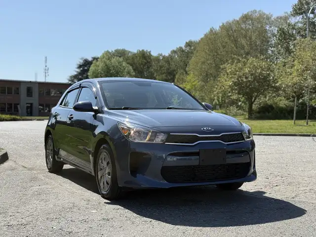 2018 Kia Rio Hatchback - Photo 2