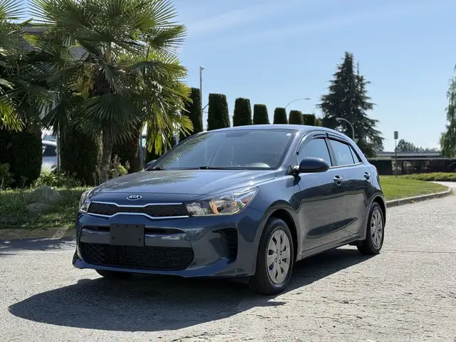 2018 Kia Rio Hatchback - Photo 4