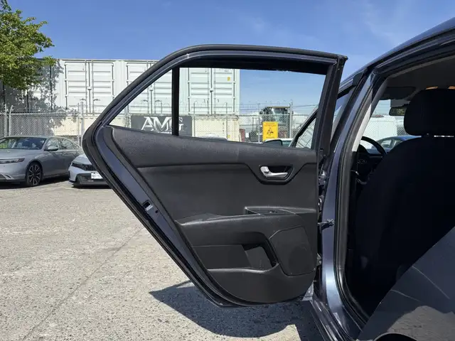 2018 Kia Rio Hatchback - Photo 12