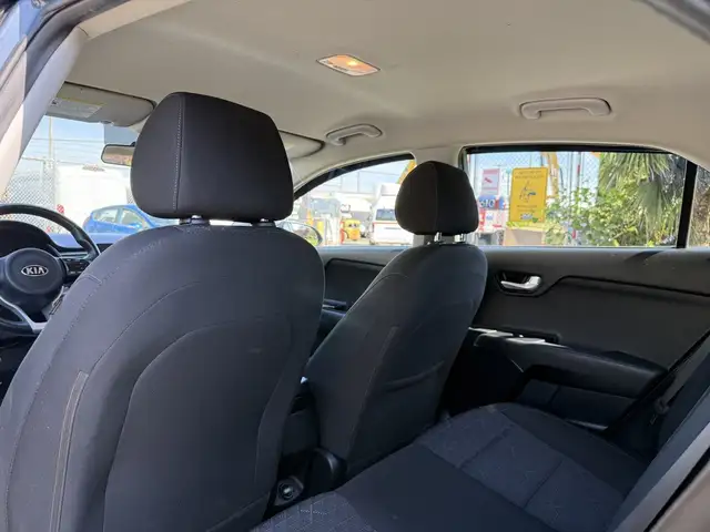 2018 Kia Rio Hatchback - Photo 13