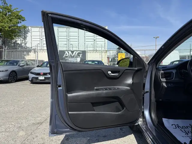2018 Kia Rio Hatchback - Photo 15