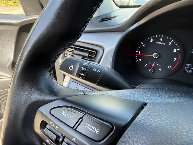 2018 Kia Rio Hatchback - Photo 23