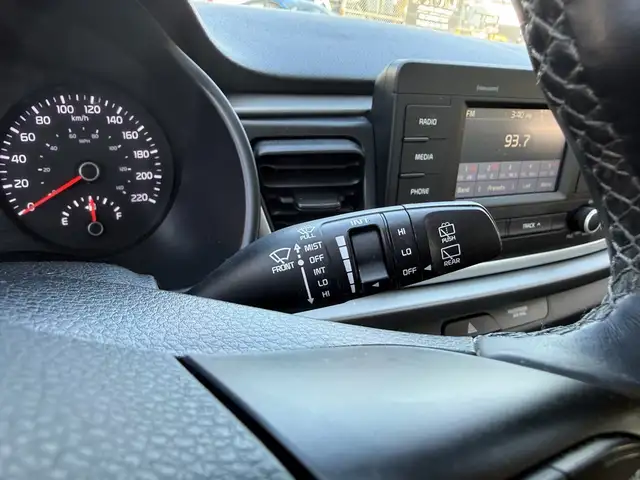 2018 Kia Rio Hatchback - Photo 24