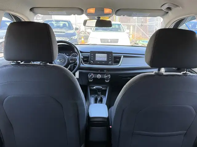 2018 Kia Rio Hatchback - Photo 32