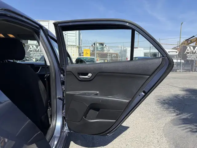 2018 Kia Rio Hatchback - Photo 33
