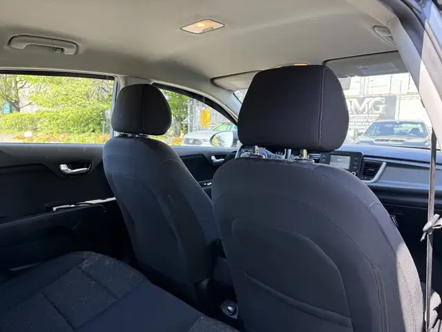2018 Kia Rio Hatchback - Photo 34