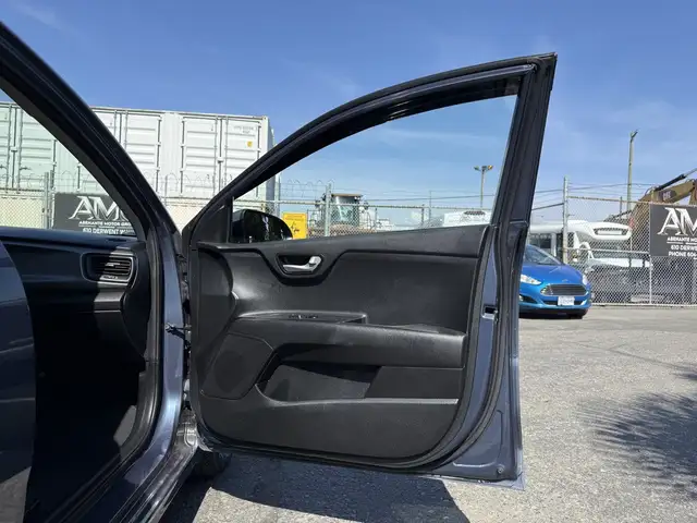 2018 Kia Rio Hatchback - Photo 36