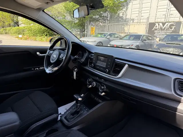2018 Kia Rio Hatchback - Photo 37